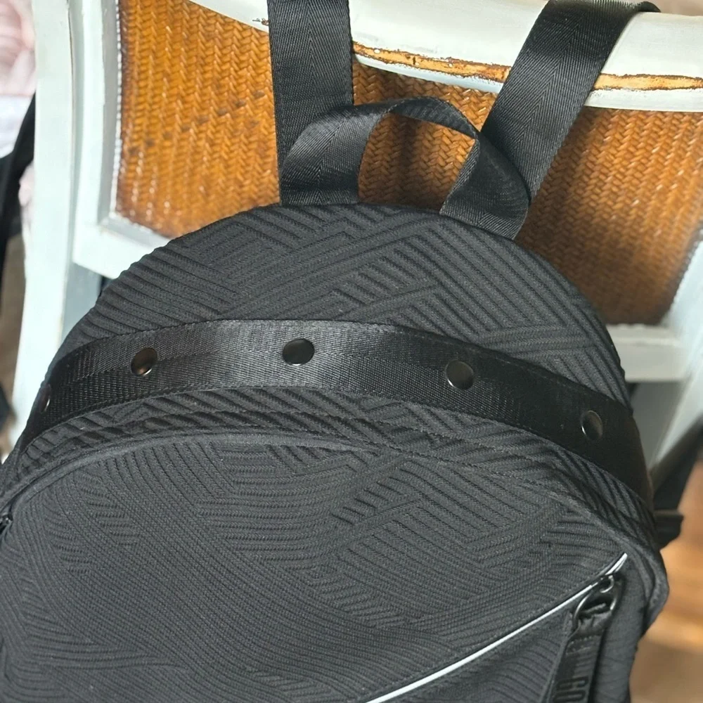 4 Piece Go Dash Dot Set | Backpack. Crossbody Bag & 2 Additional bags. 13.3”H - Picture 5 of 15
